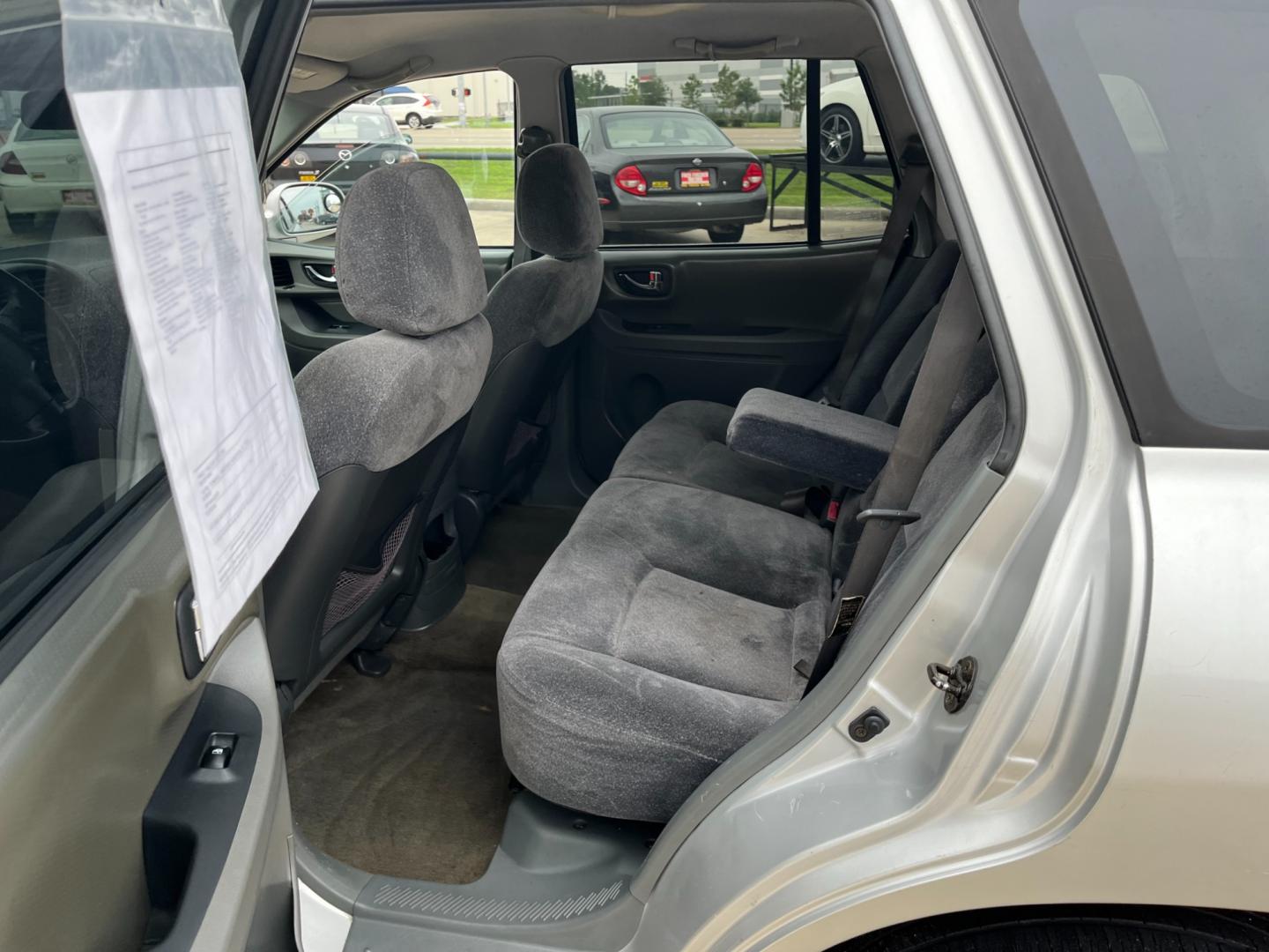 2003 SILVER /gray Hyundai Santa Fe GLS (KM8SC13D53U) with an 2.7L V6 DOHC 24V engine, 4-Speed Automatic Overdrive transmission, located at 14700 Tomball Parkway 249, Houston, TX, 77086, (281) 444-2200, 29.928619, -95.504074 - Photo#9